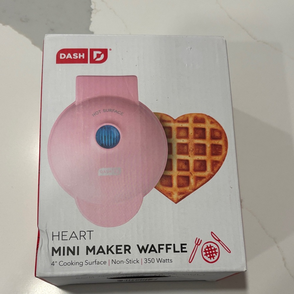Pink 4 Inch Mini Maker Waffle Maker.. By Dash… NWT